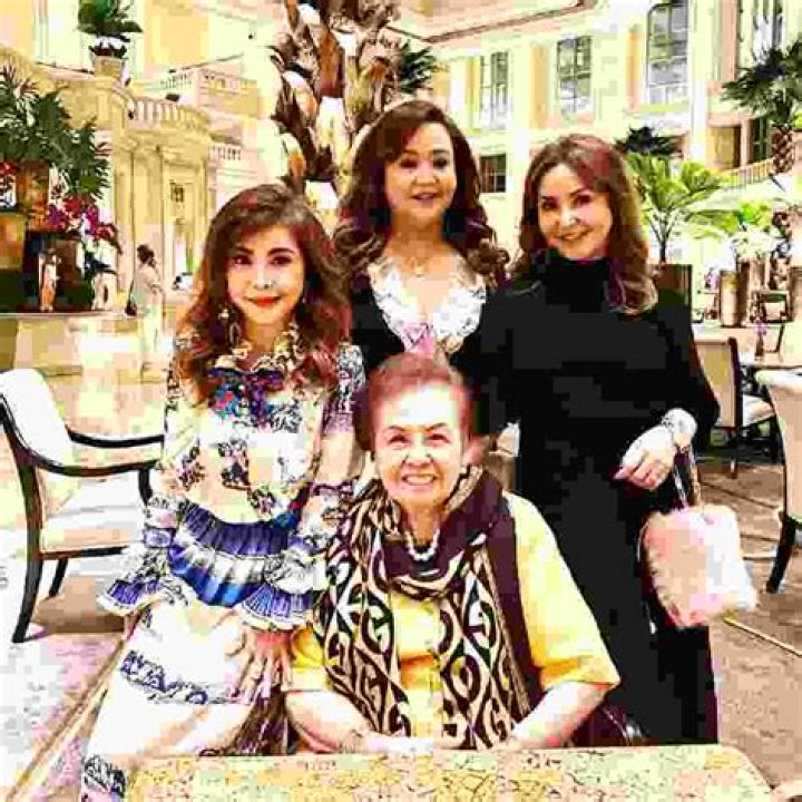 Age, Birthday, Height, Net Worth, Real Name, Girlfriend, Address & Social Media ·