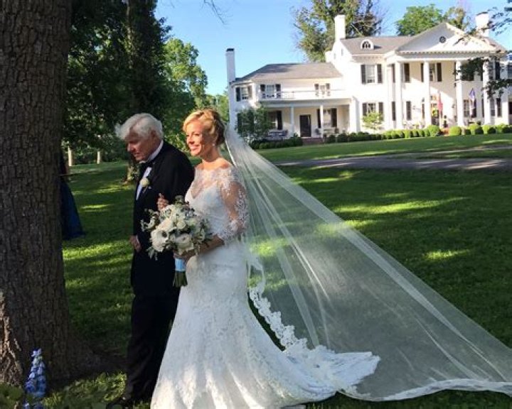 Age, Wiki, Biography, CNN Pamela Brown Husband, Wedding and Married Life ·