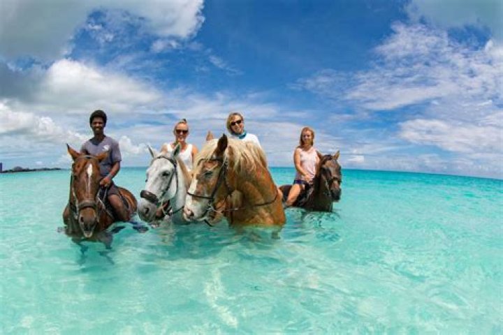 Can an 18 year old drink at Turks and Caicos?