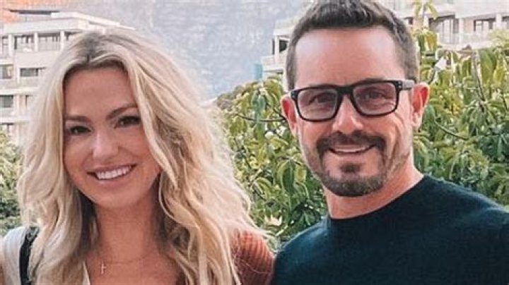 Casey Mears Biography, Age, Height, Wife, Net Worth, Family ·