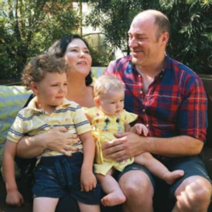 Comedian and Actress-Alex Borstein Family and Net Worth ·