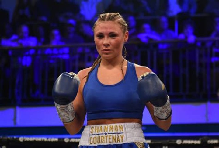 Ebanie Bridges is a world champion, wears lingerie to weigh ins and has an OnlyFans and says boxers