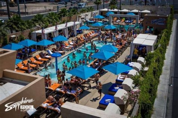 Explore Sapphire Pool & Dayclub Through Mesmerizing Photos