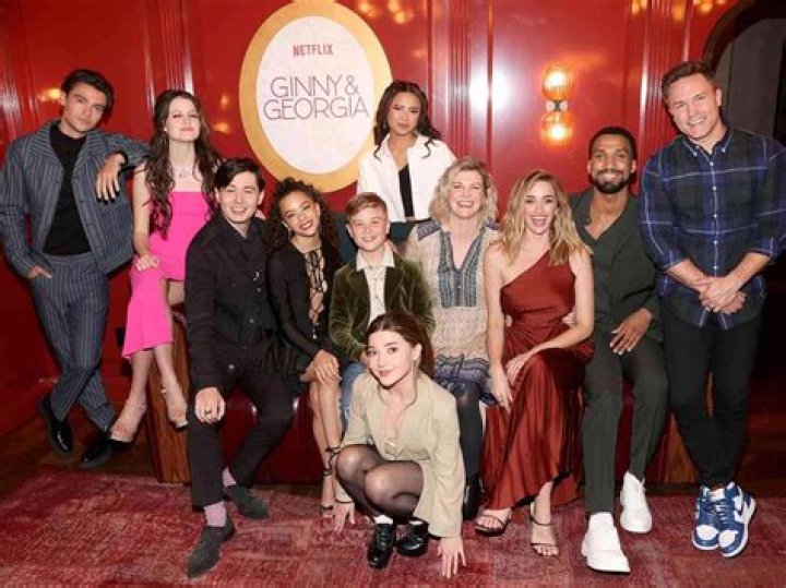 Ginny and Georgia Cast ·