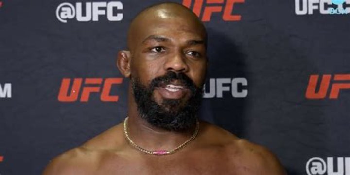 Hell of a benchwarmer, Jon Jones explains why he absolutely sucked at football unlike su ·