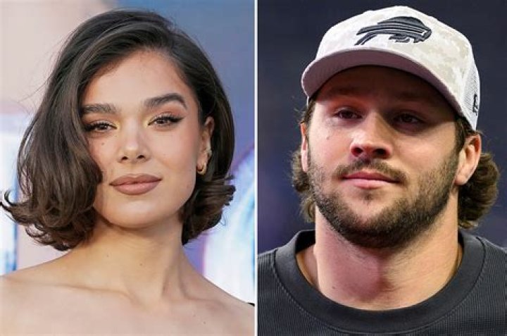 Is Hailee Steinfeld Gay, Bi, or Straight? Look at Her Sexuality ·