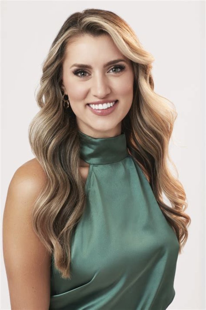 Is Kat Izzo controlling Zach Shallcross? 'The Bachelor' fans warn him of 'rude and crazy' contestant ·