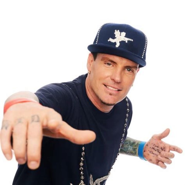 Is Vanilla Ice Bald? Wig And Plastic Surgery Rumors About The Rapper Explored ·