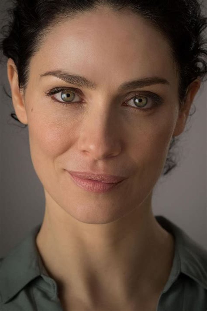 Joanne Kelly ·