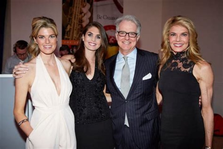 Mary Grace Hicks (Hope Hicks Sister) Wiki, Biography, Age, Height, Weight, Husband, Net Worth, Family ·