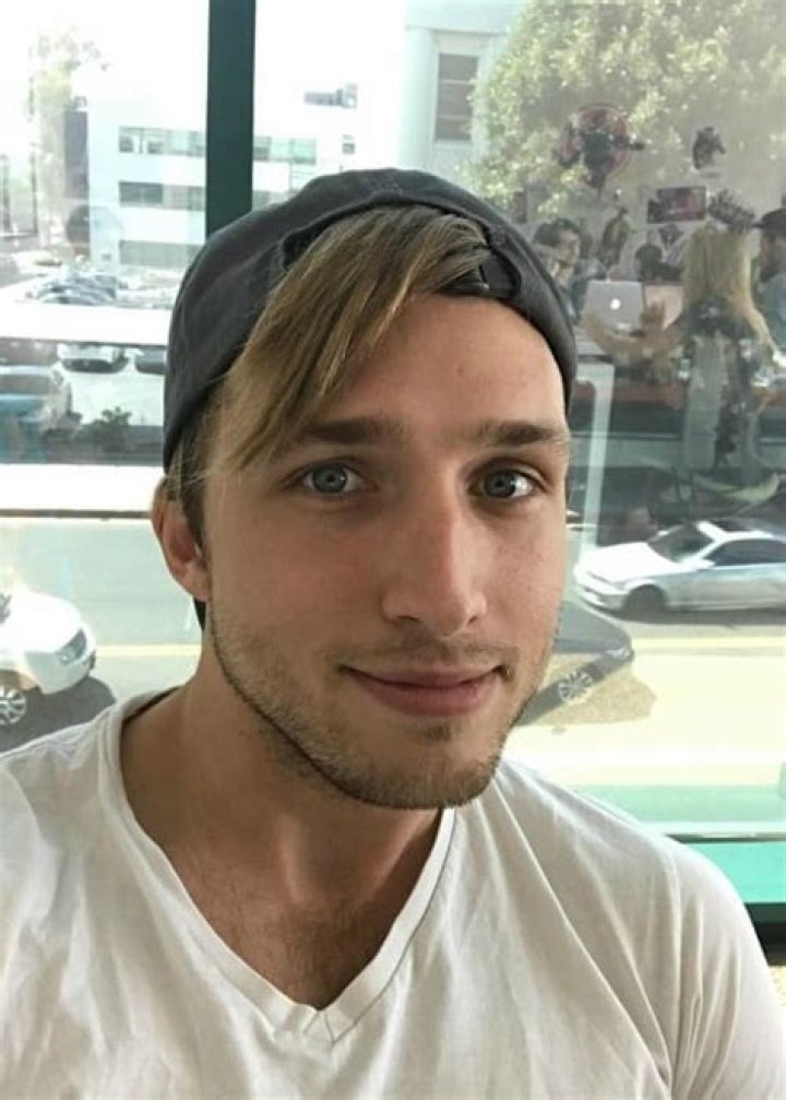 Shayne Topp Height, Weight, Age, Girlfriend, Family, Facts, Biography ·