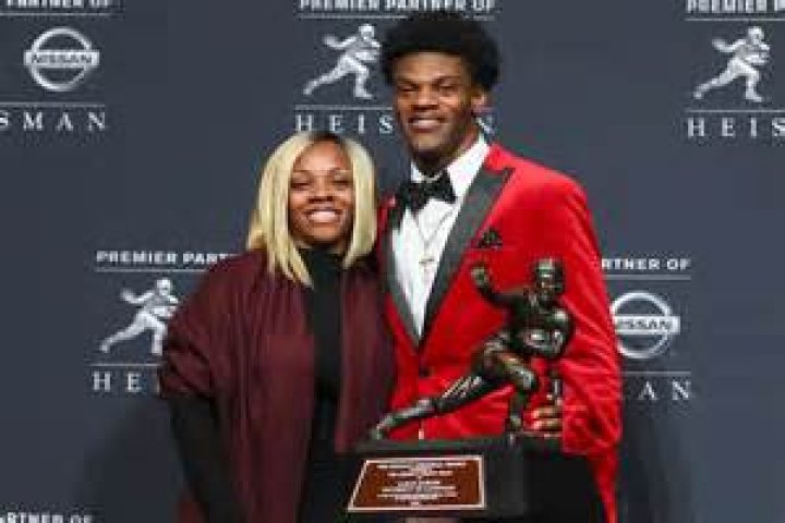 Who are Lamar Jacksons parents Felicia Jones and Lamar Jackson Sr.? ·