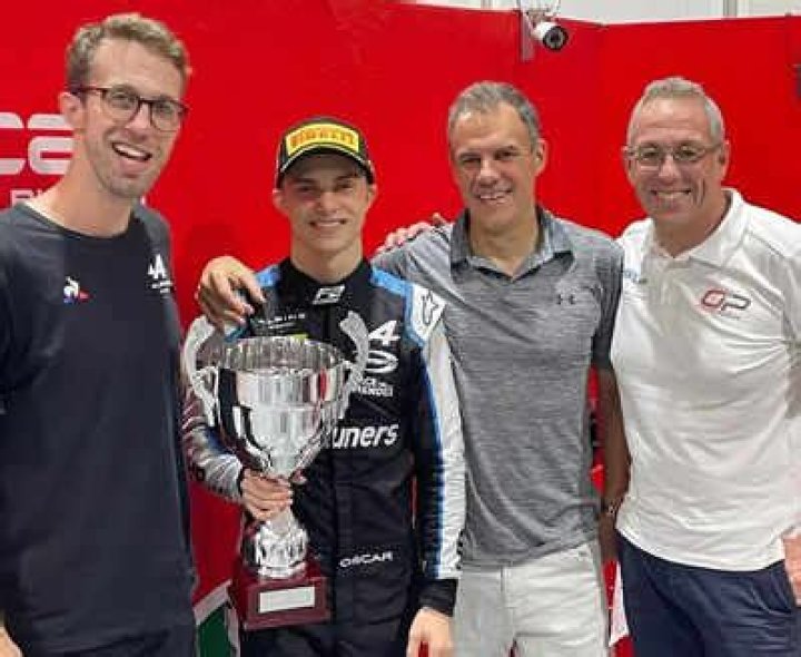 Who are Oscar Piastris parents?