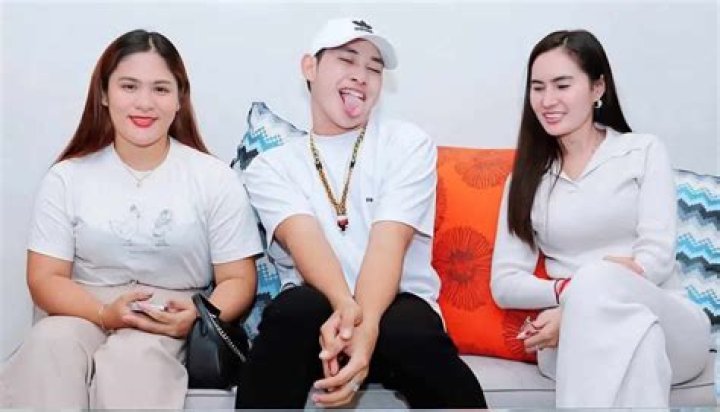 Who is Elias Phoenix Dating Now ·